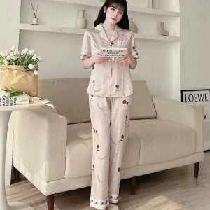 Bộ pijama dài màu be chữ newpost