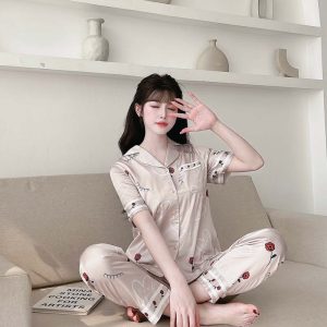 Bộ pijama dài màu be chữ newpost