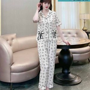 Bộ dài cộc tai nghe màu trắng