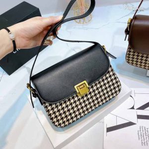 Túi đeo chéo họa tiết cánh én