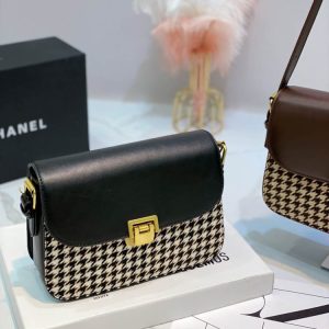 Túi đeo chéo họa tiết cánh én