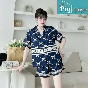 Bộ pijama đùi họa tiết nơ chữ Gucci