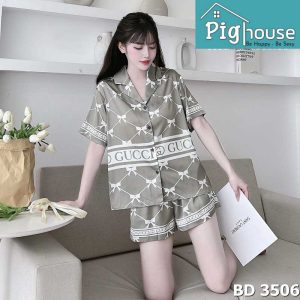 Bộ pijama đùi họa tiết nơ chữ Gucci