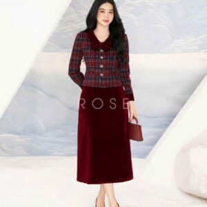 ao-da-nhung-rose-cach-dieu-ket-hop-chan-vay-dang-a