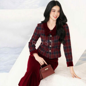 ao-da-nhung-rose-cach-dieu-ket-hop-chan-vay-dang-a