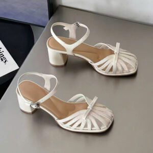 Giọ đan dây lên chân xinh xắn