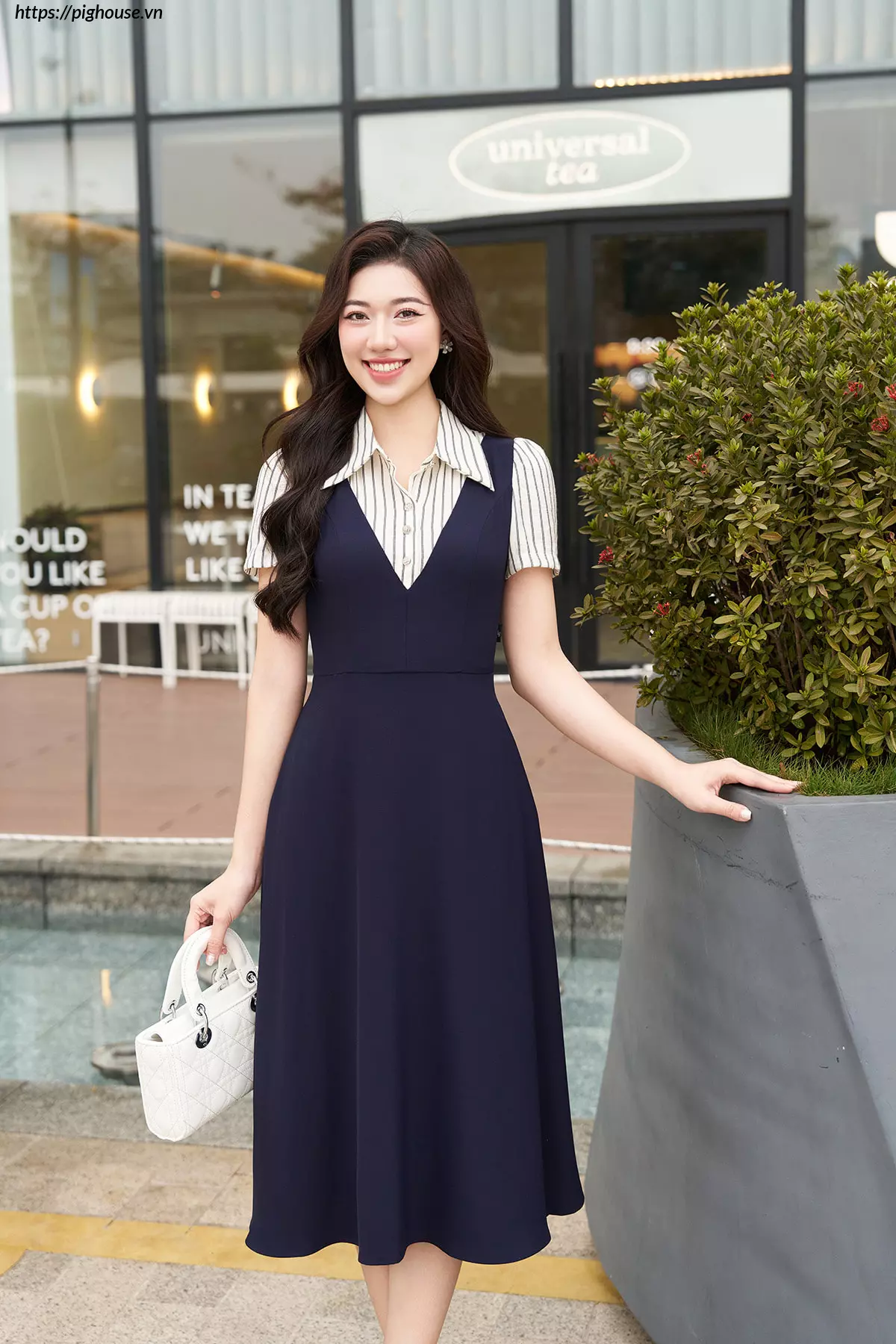 Đầm dáng dài cổ phối kẻ Luperi