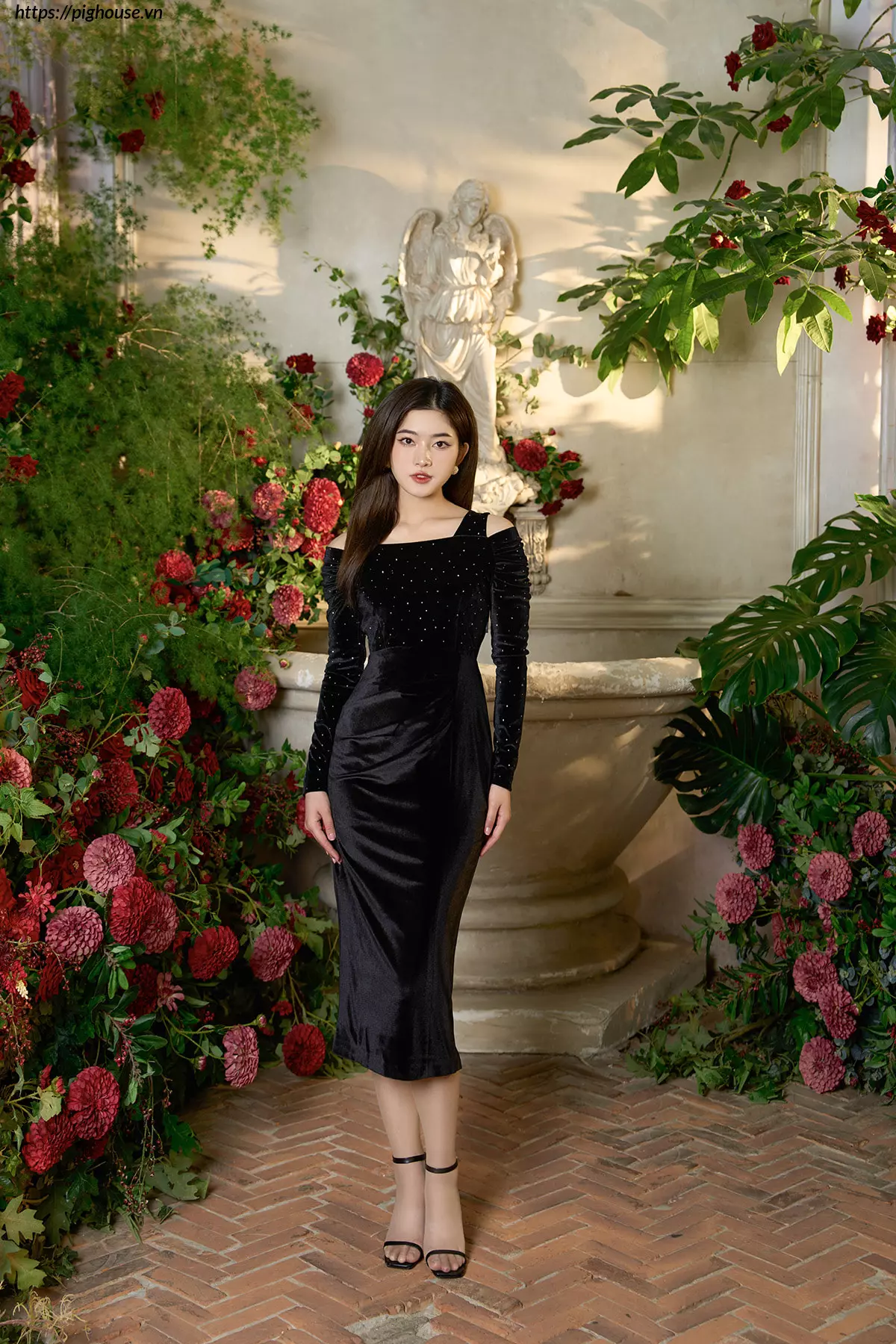 Đầm nhung trễ vai LUPERI sang trọng