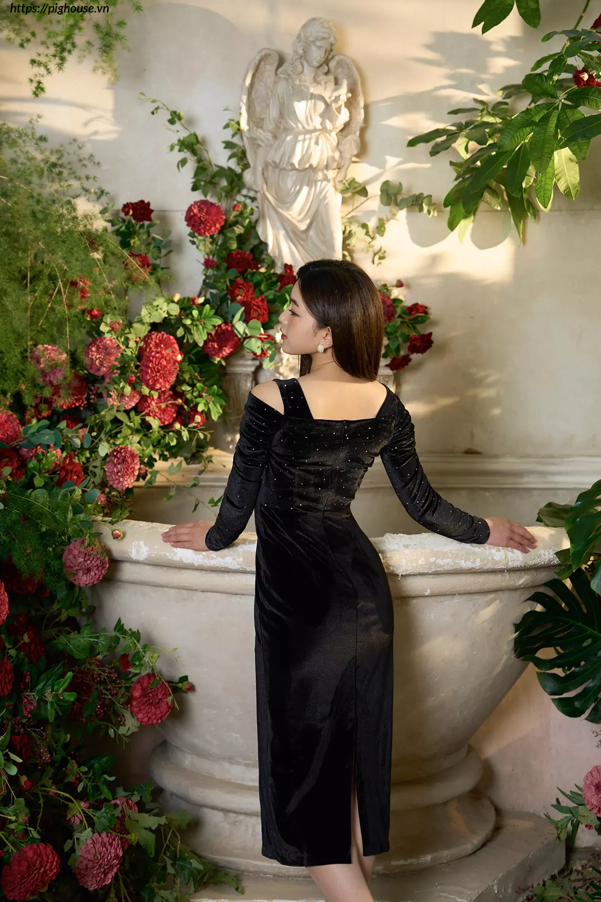 Đầm nhung trễ vai LUPERI sang trọng