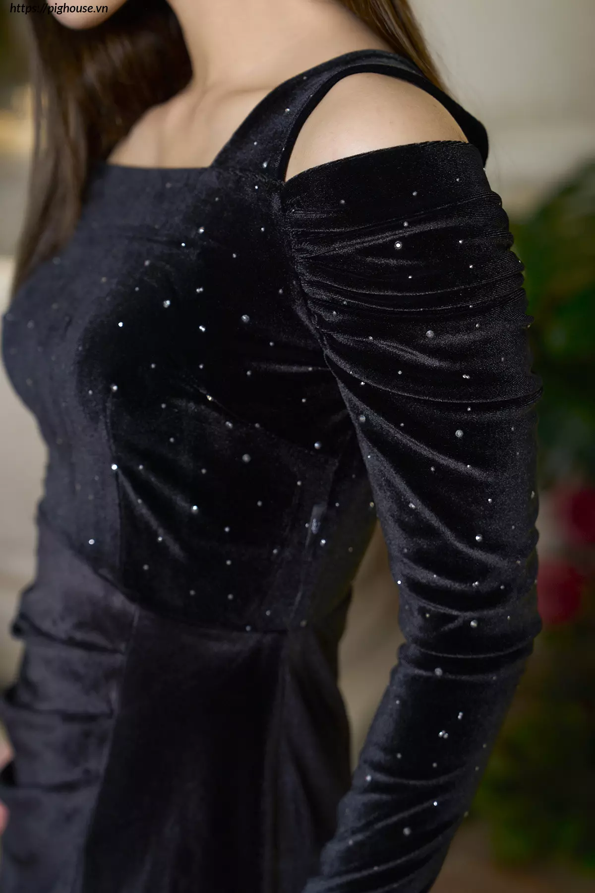 Đầm nhung trễ vai LUPERI sang trọng