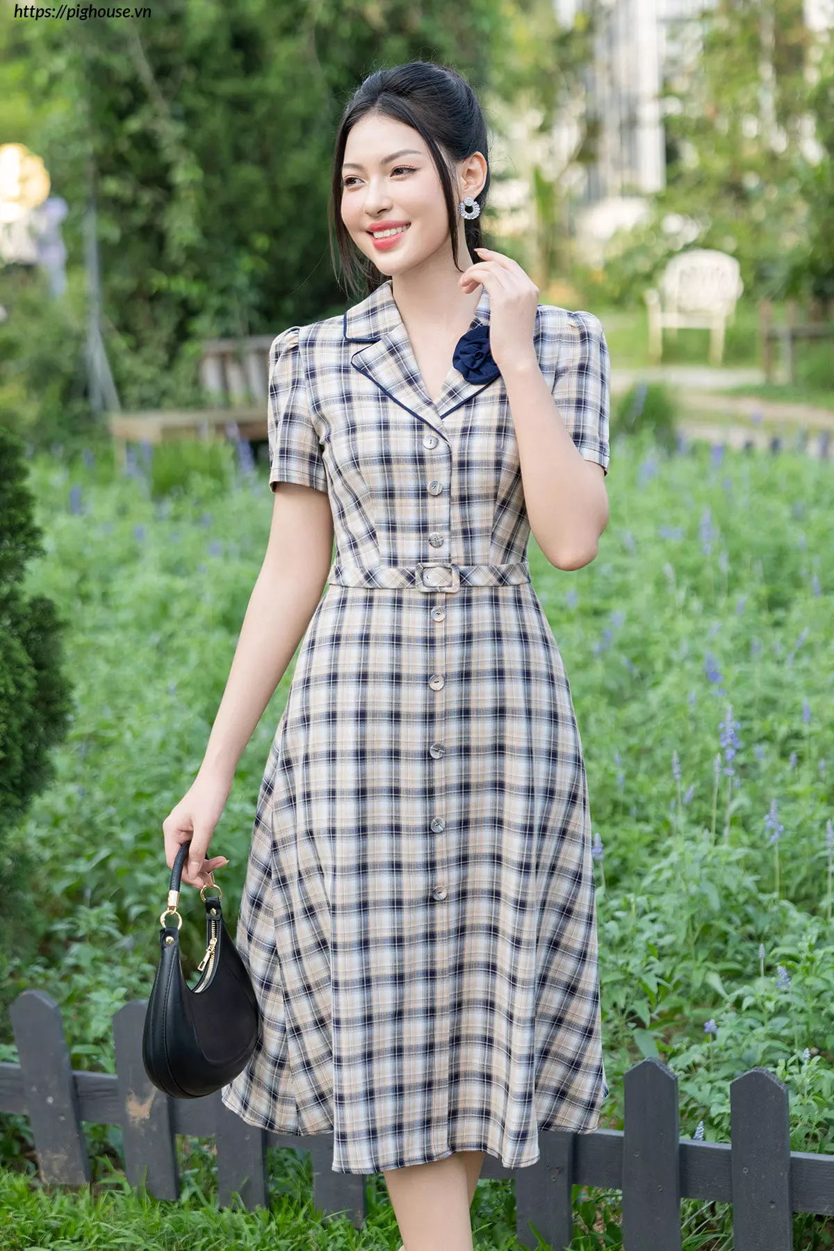 Đầm công sở LFV3341 dáng ôm A cổ vest hoa