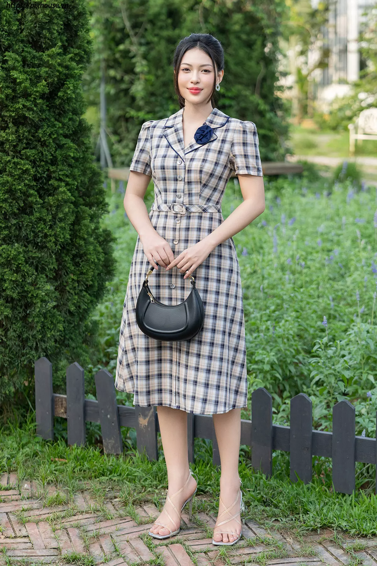 Đầm công sở LFV3341 dáng ôm A cổ vest hoa