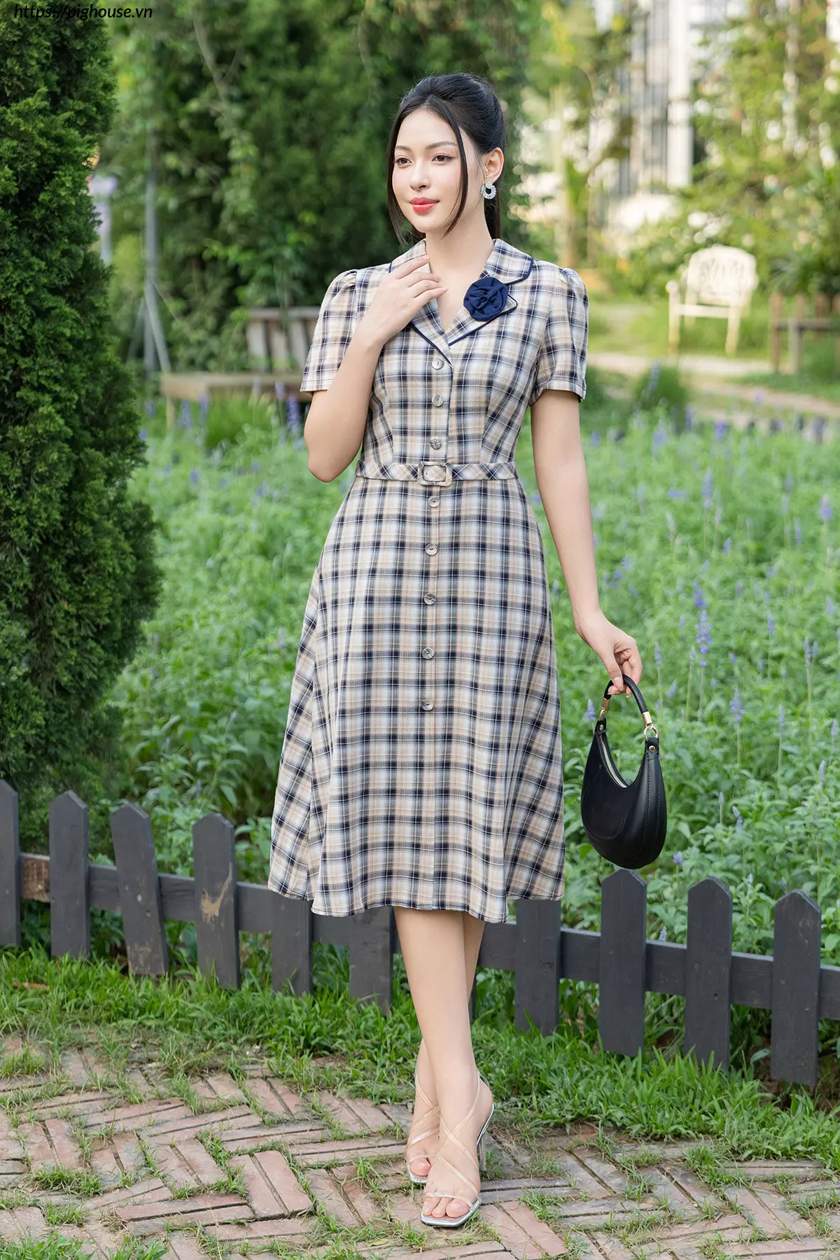 Đầm công sở LFV3341 dáng ôm A cổ vest hoa