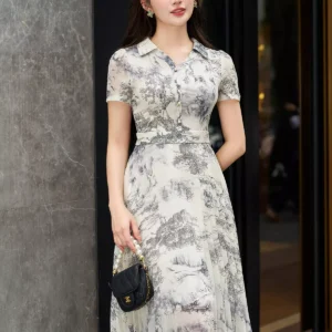 Đầm hoa cộc tay họa tiết tranh tinh tế