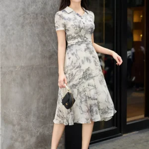 Đầm hoa cộc tay họa tiết tranh tinh tế