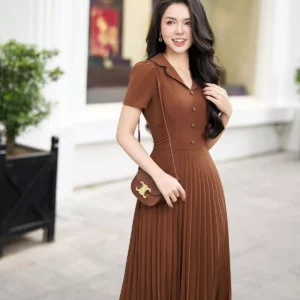 Dam cong so dang om A xep ly co vest Luperi