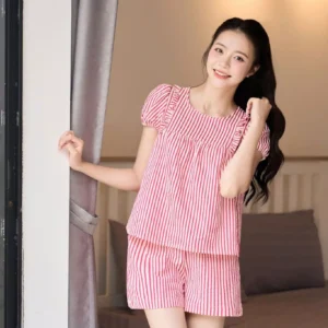 bo-tho-ke-mac-nha-nu-quan-dui-nhun-nguc