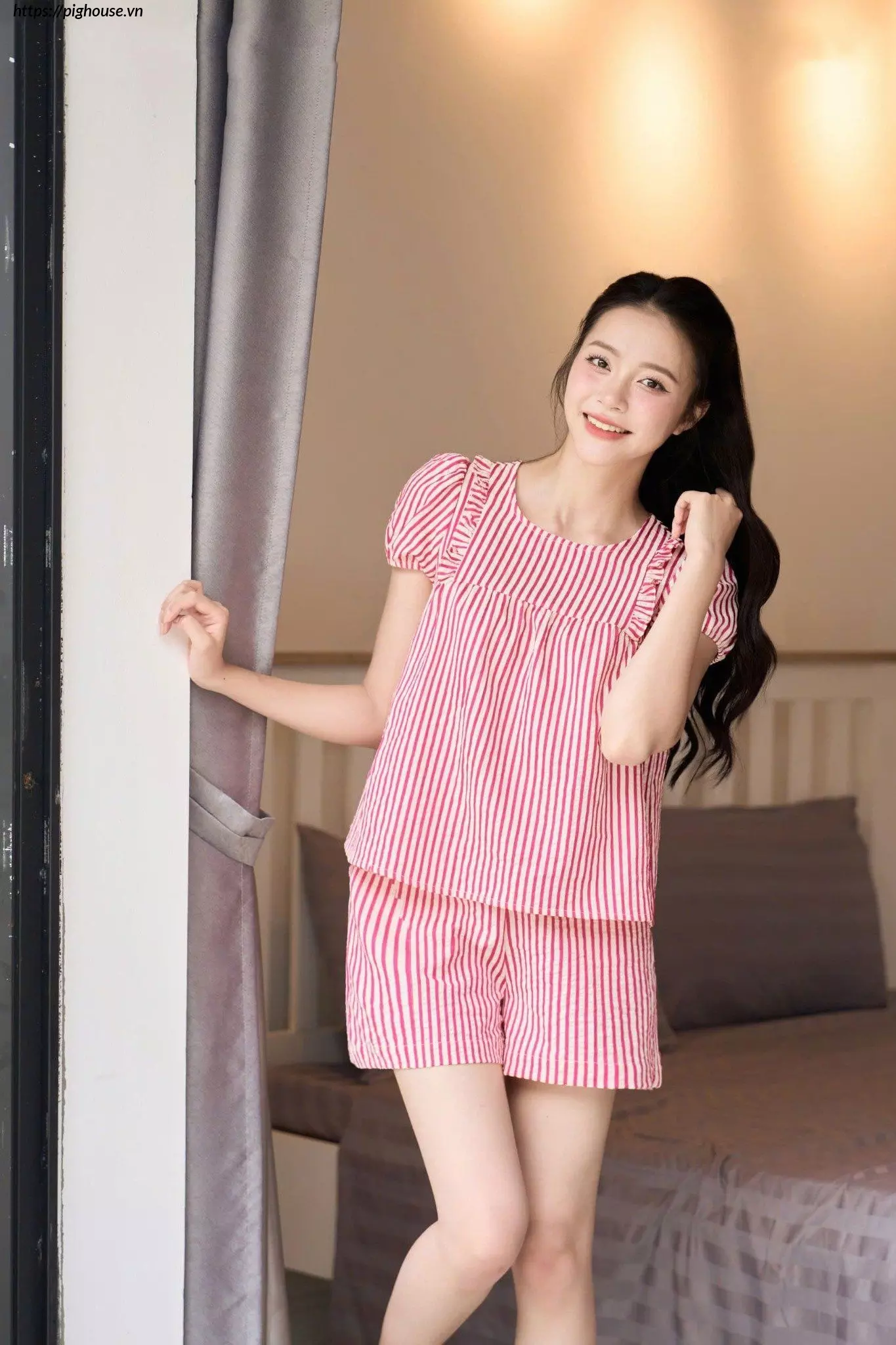 bo-tho-ke-mac-nha-nu-quan-dui-nhun-nguc