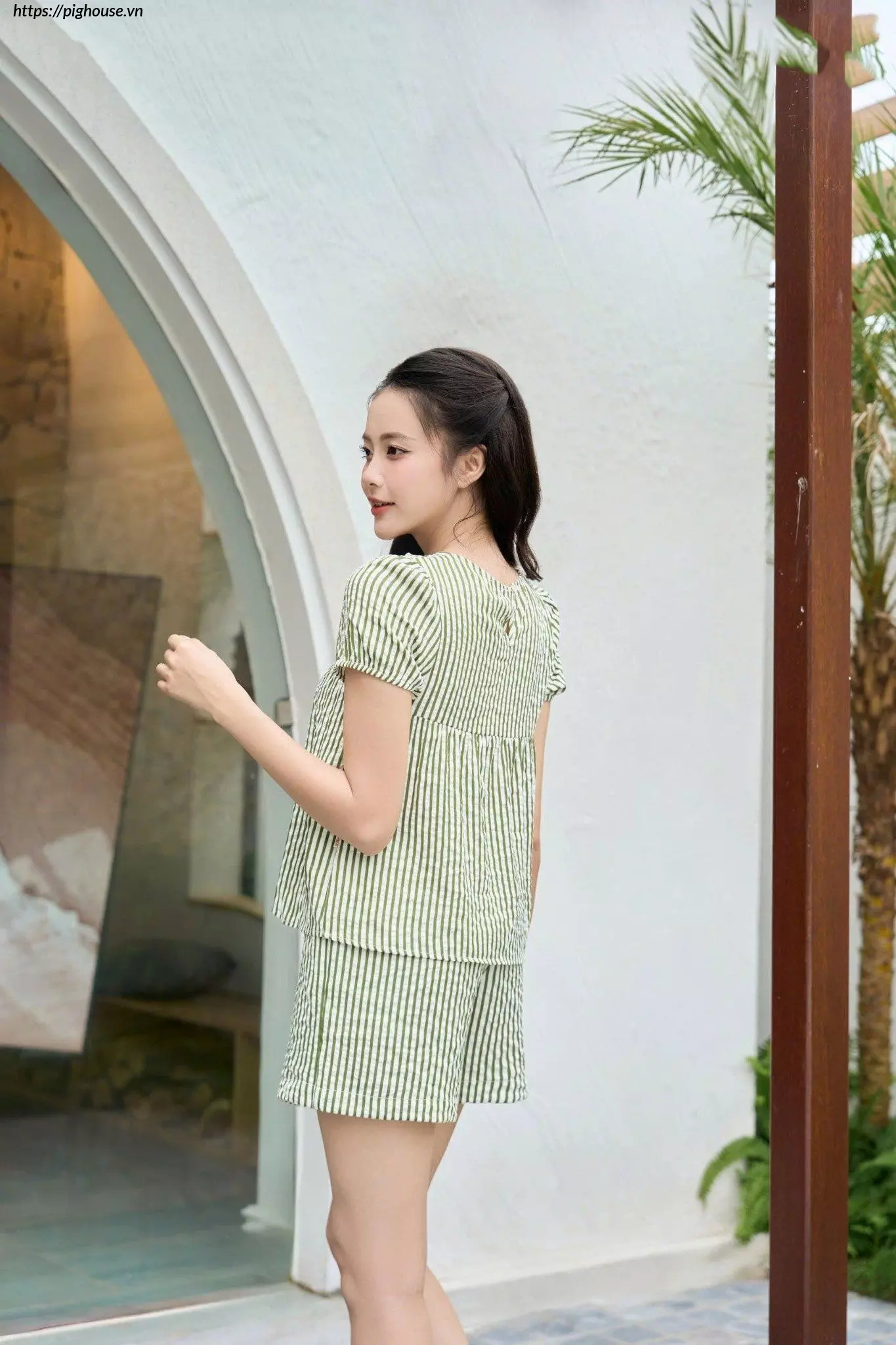 bo-tho-ke-mac-nha-nu-quan-dui-nhun-nguc