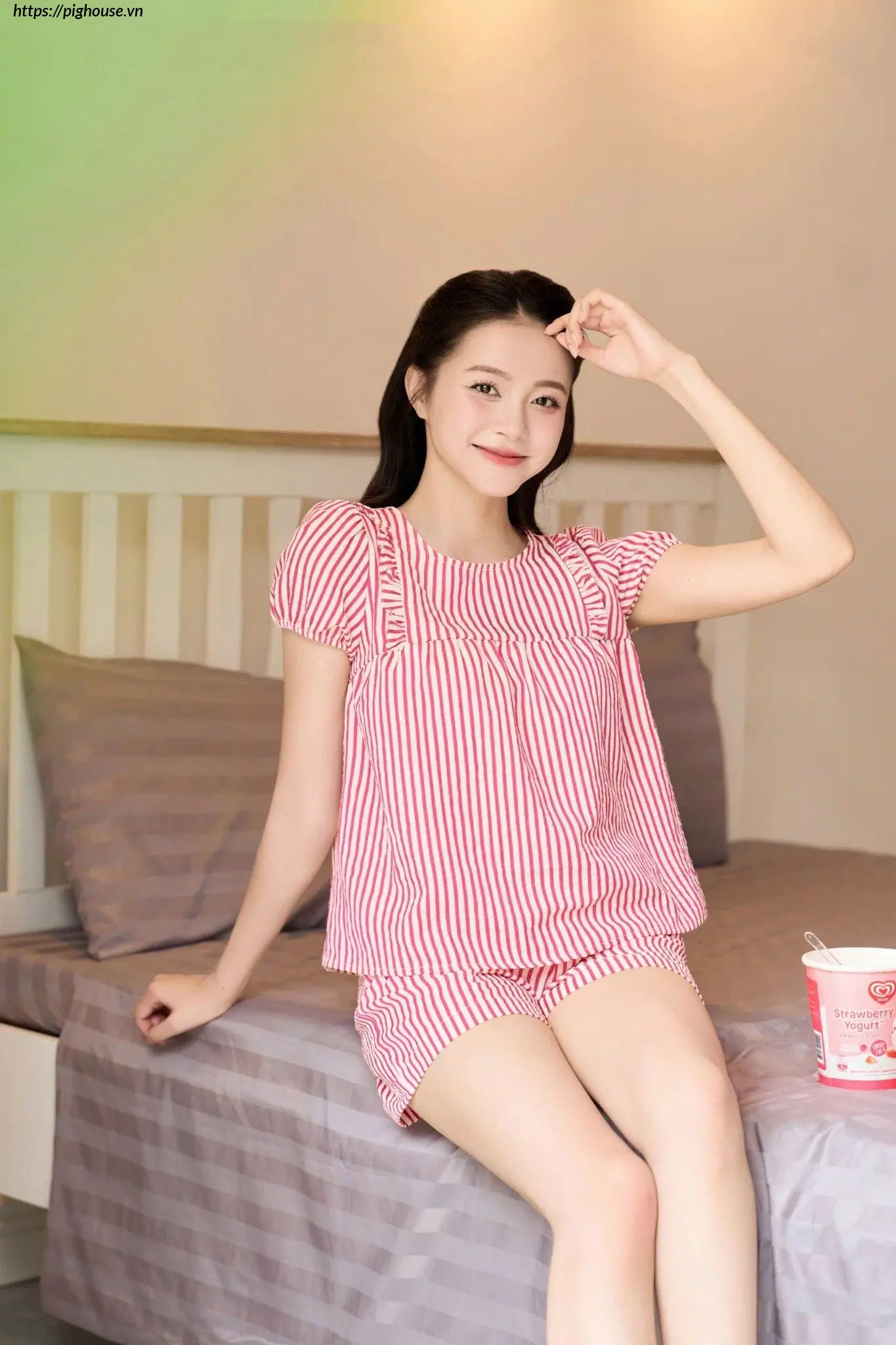 bo-tho-ke-mac-nha-nu-quan-dui-nhun-nguc