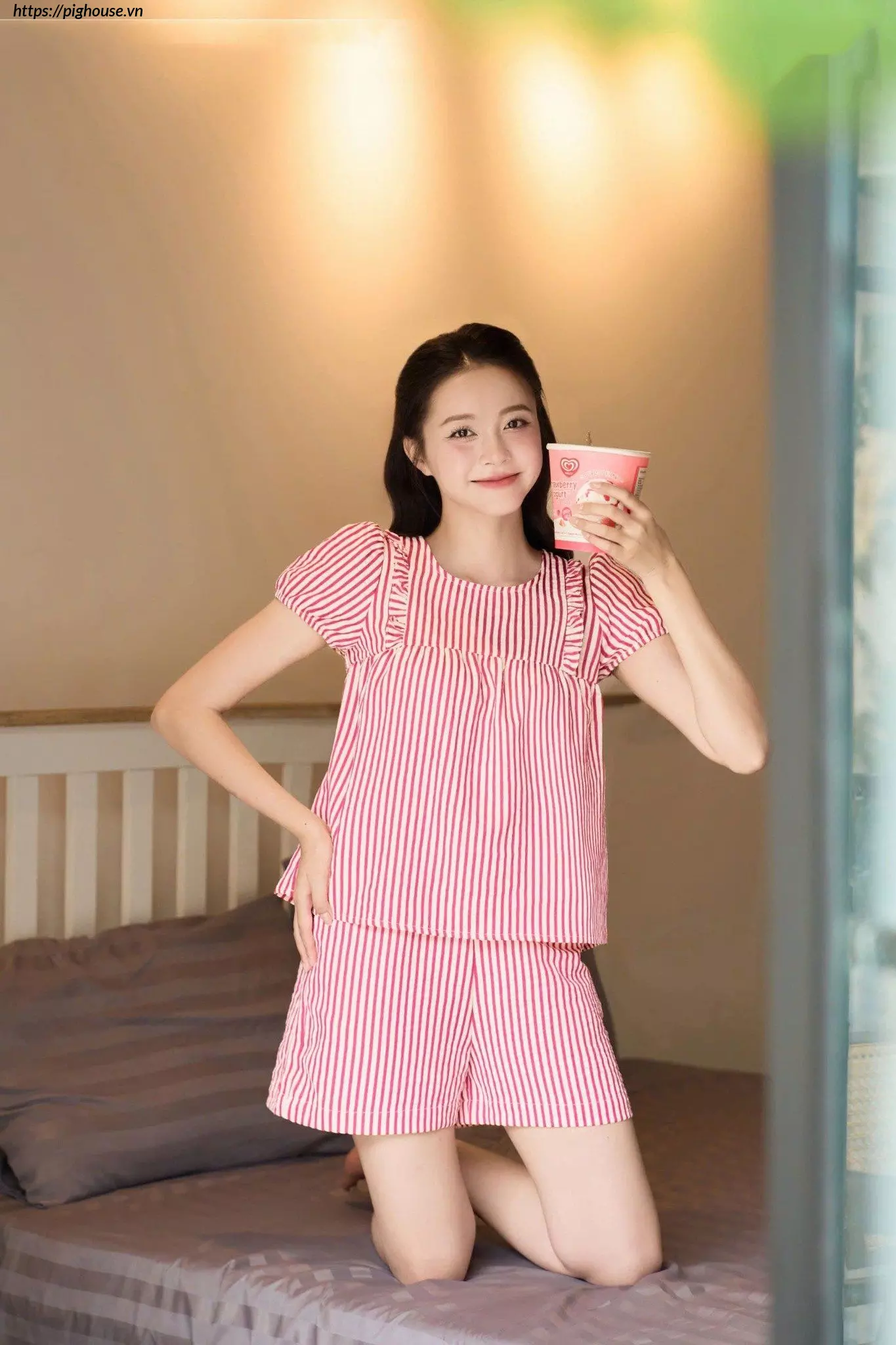 bo-tho-ke-mac-nha-nu-quan-dui-nhun-nguc