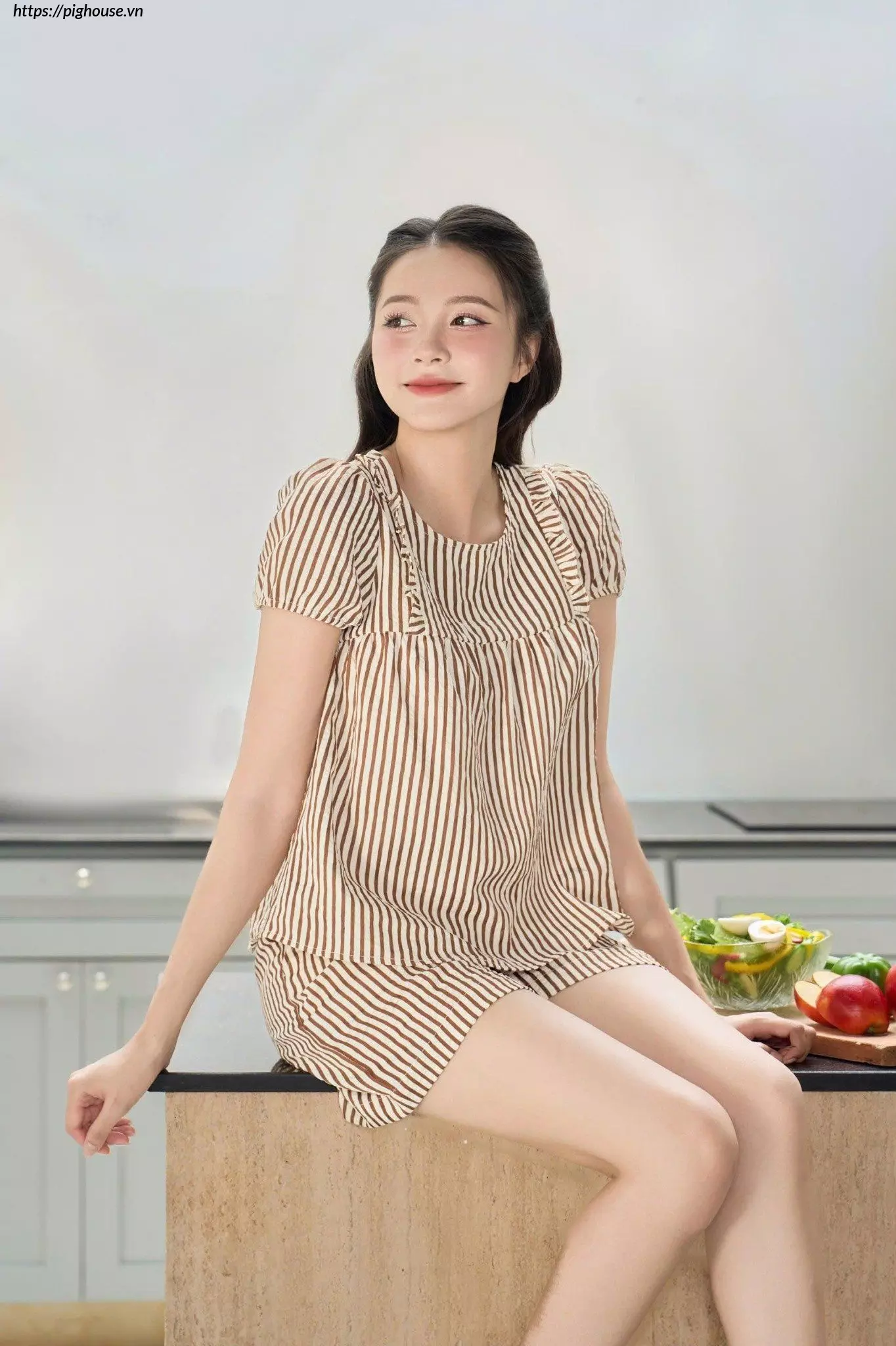 bo-tho-ke-mac-nha-nu-quan-dui-nhun-nguc