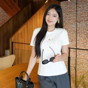 Áo Phông Cotton Nữ Cổ Tròn Tag Ngực Cardina