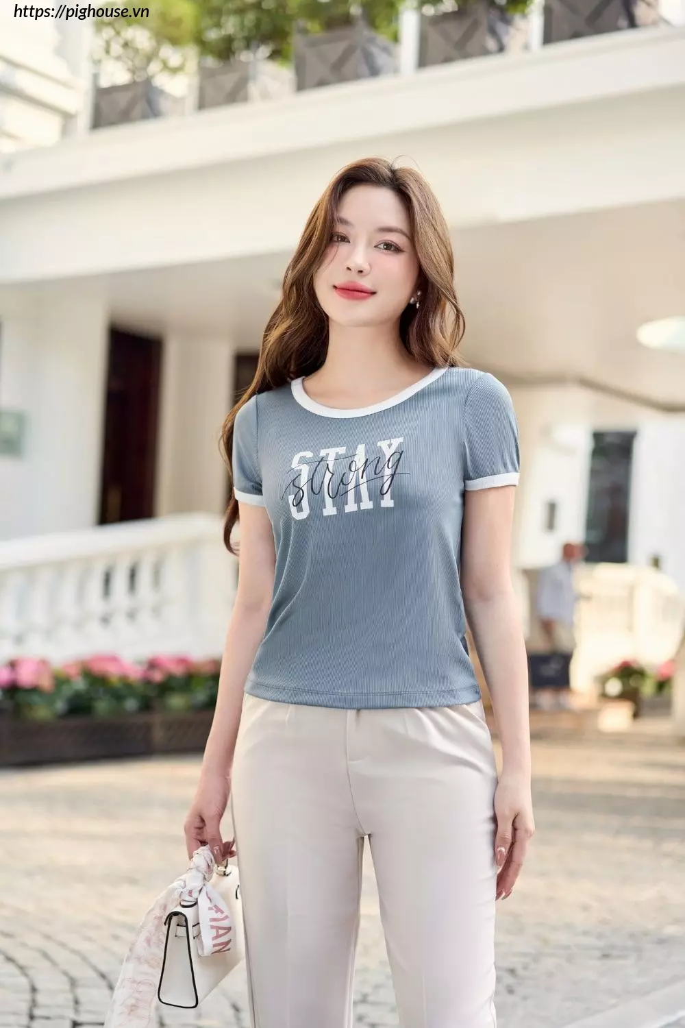 Áo Phông Nữ Tăm Lạnh Stay Strong Cardina