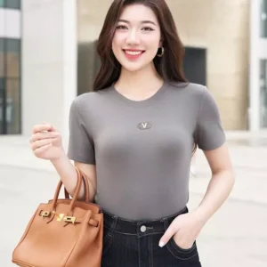 Ao phong LU5AP09 om dang co V