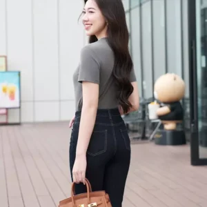 Ao phong LU5AP09 om dang co V