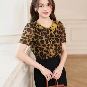 Áo Sơ Mi Tay Ngắn Cổ Hoa Thanh Lịch