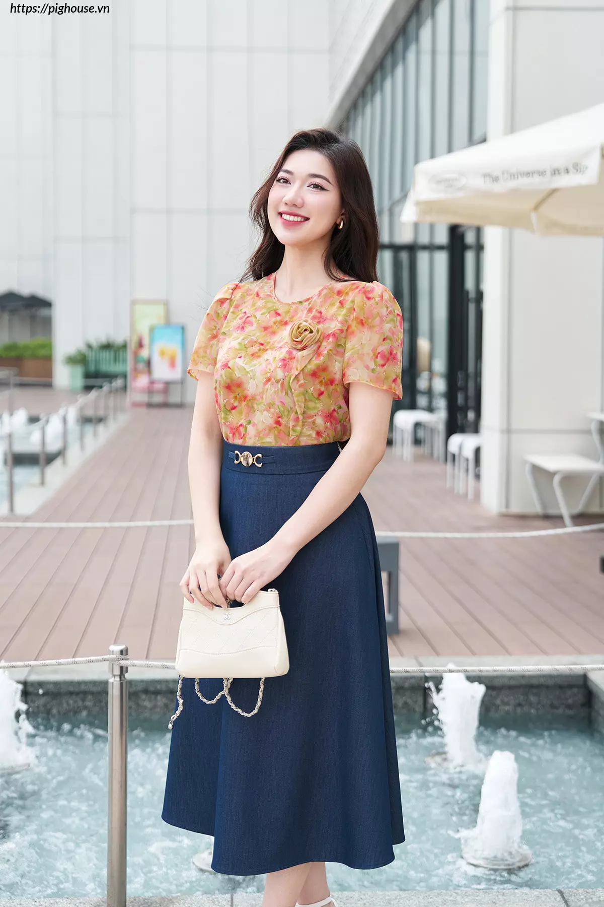 Áo Sơ Mi Tay Ngắn Cổ Hoa Thanh Lịch