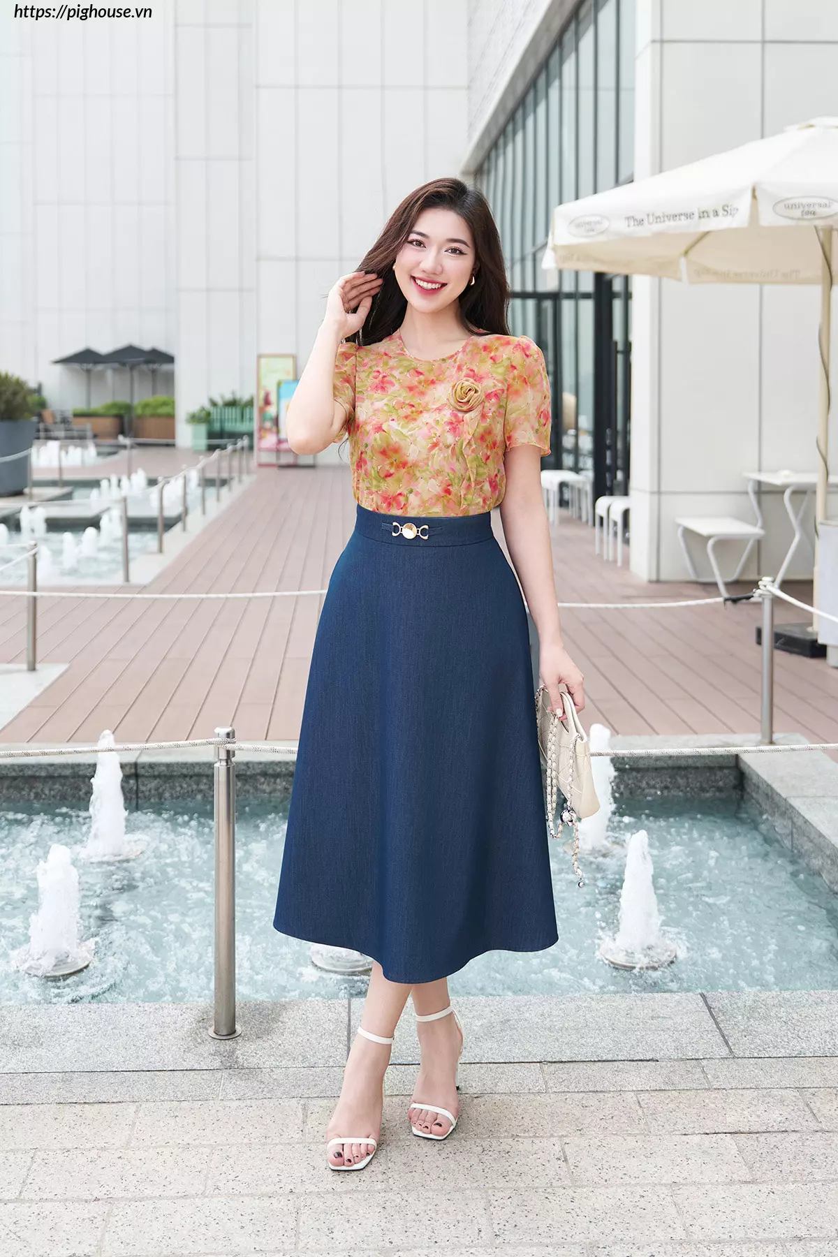 Áo Sơ Mi Tay Ngắn Cổ Hoa Thanh Lịch