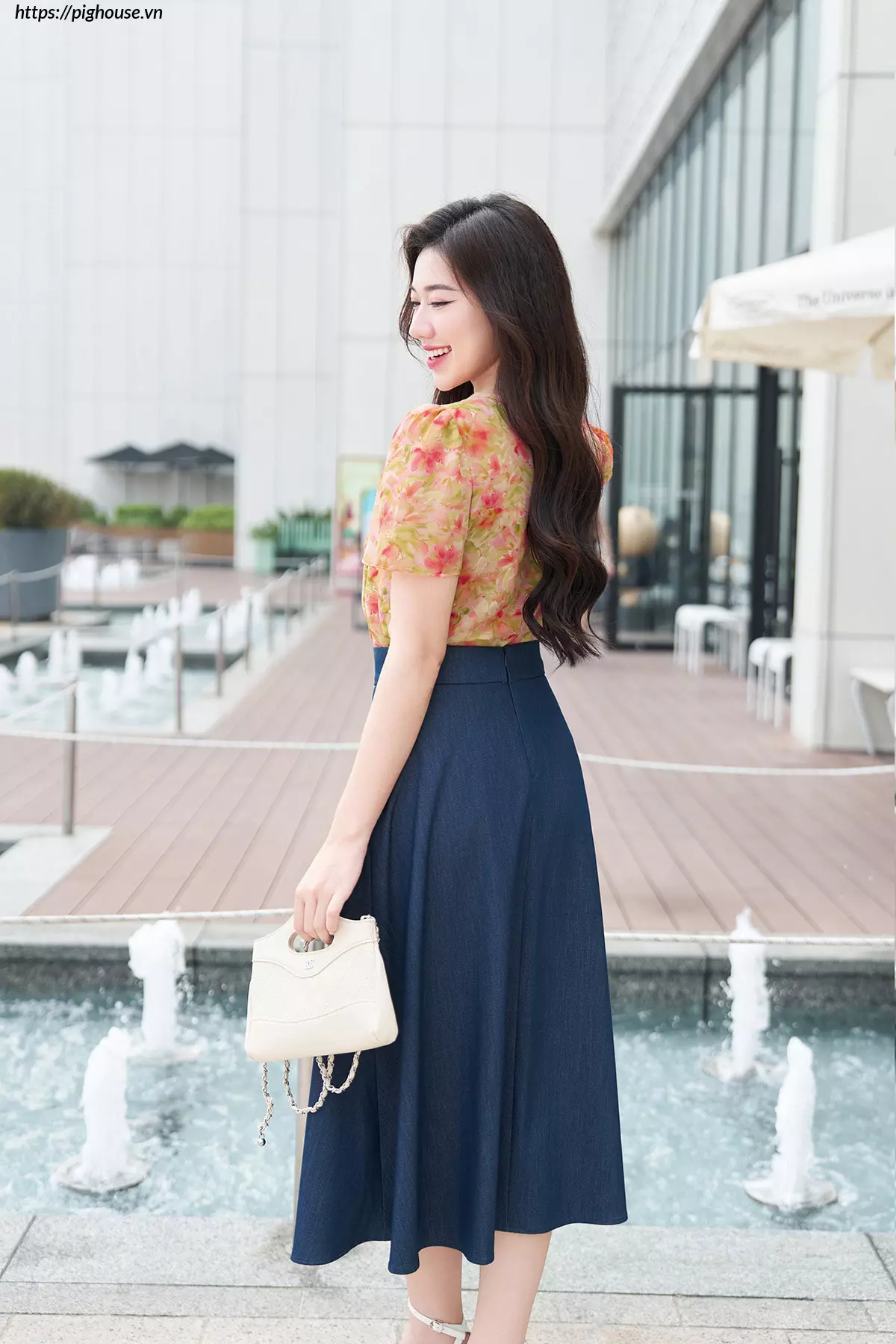 Áo Sơ Mi Tay Ngắn Cổ Hoa Thanh Lịch