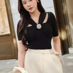 ao thun nhu om dang cutout