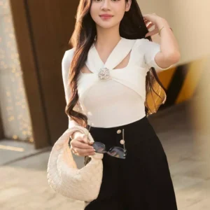 ao thun nhu om dang cutout