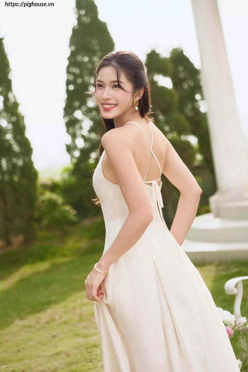 Đầm yếm hai dây đuôi tôm Cardina