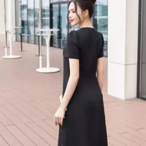 Đầm đen dáng suông CainD