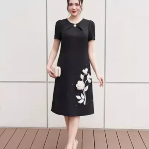 Đầm đen dáng suông CainD