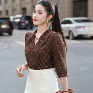 Ao so mi co V tay lo dinh hat LUPERI