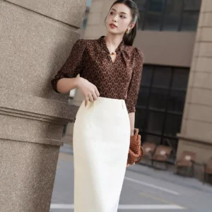 Ao so mi co V tay lo dinh hat LUPERI