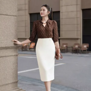 Ao so mi co V tay lo dinh hat LUPERI