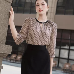 Áo sơ mi cổ tròn đính đá dáng suông