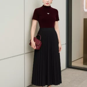 Chân váy xếp ly dáng dài thanh lịch